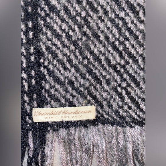 Churchill handwoven scarf - Picture 3 of 4